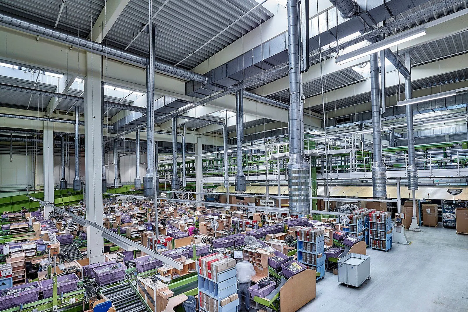 Kampmann Luftdurchlässe in einer Logistikhalle