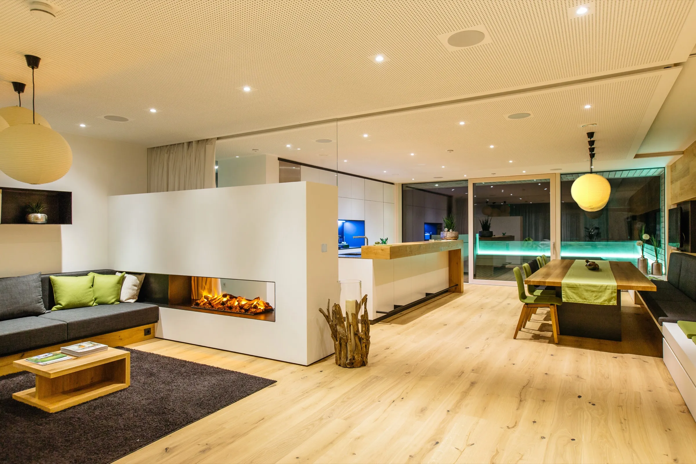 Modernes Wohnzimmer mit Loxone Lichtsteuerung und Touch Pure